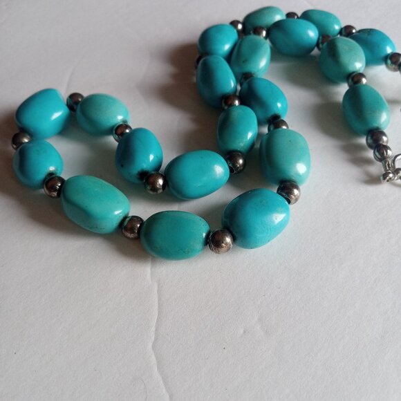 Genuine Vintage Native American Tumbled Turquoise and Silver Bead Necklace - Picture 3 of 9